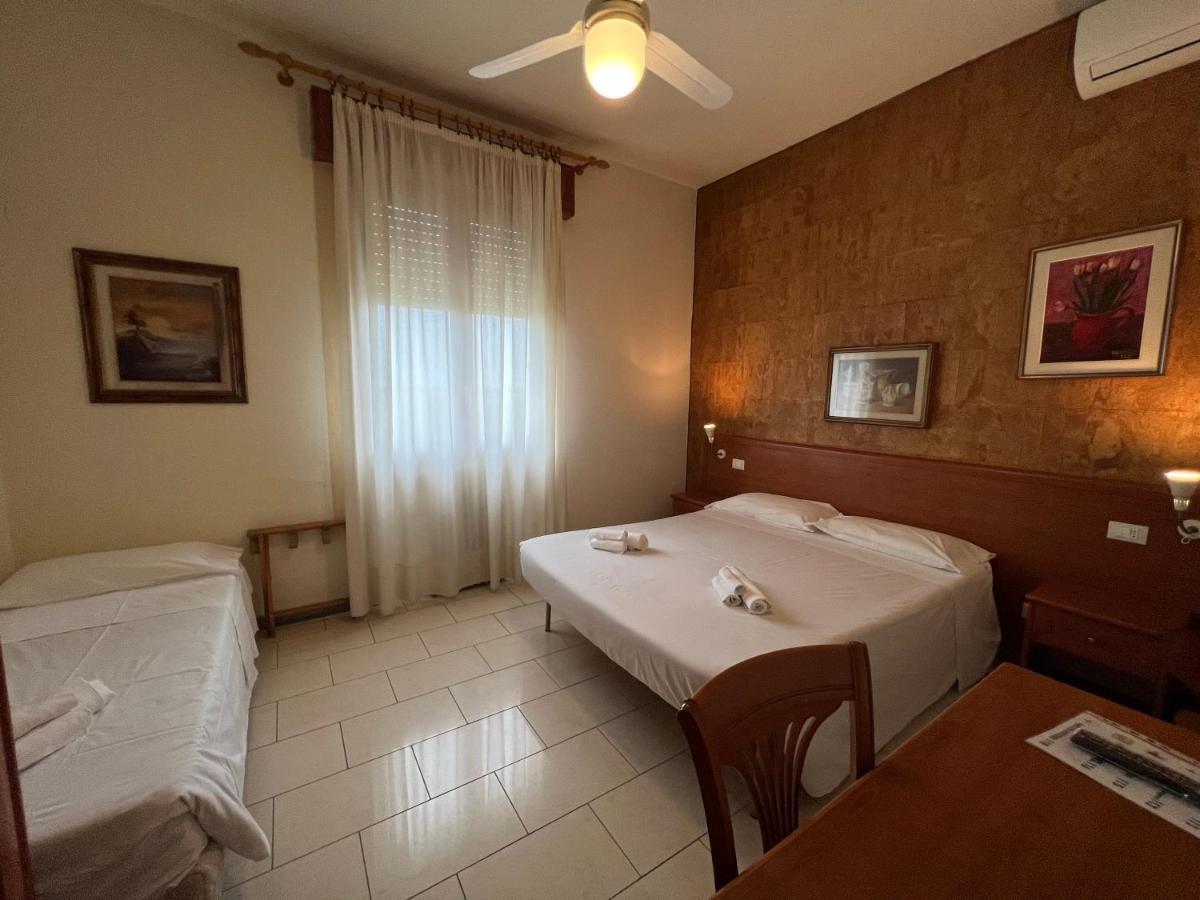 Hotel Adriatico Fosso Ghiaia Eksteriør billede