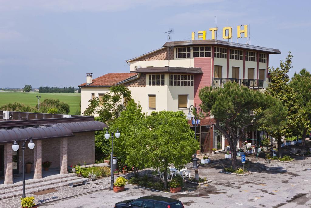Hotel Adriatico Fosso Ghiaia Eksteriør billede
